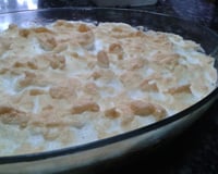 Chico balanceado com banana