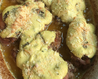 Coxa e sobrecoxa assada com molho de maionese