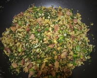 Farofa de ovos com couve