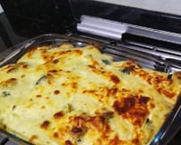 Batata gratinada com brócolis e bacon