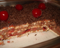 Pavê de brigadeiro com cerejas