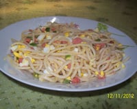 Macarrão com ovos cozidos