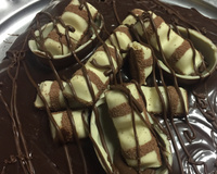 Torta mousse de chocolate branco com creme de chocolate preto