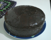 Bolo de chocolate e calda de chocolate