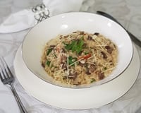 Risoto de filé mignon com tomate seco, rúcula e muzarela de búfala