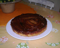 Bolo de banana caramelada e massa de polentina