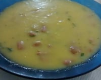 Sopa de milho com frango desfiado
