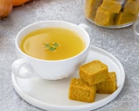 Pare de comprar caldo pronto! Aprenda a fazer cubinhos de caldos caseiros em passos simples e tenha-os sempre à mão no congelador