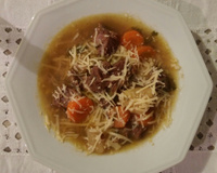 Sopa de músculo com legumes