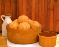 Bolinho de arroz com mortadela