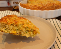 Torta de frango sem farinha de trigo com recheio suculento é prático e saboroso e até quem tem intolerância a glúten pode comer
