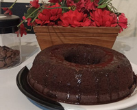 Bolo de chocolate fofinho e molhadinho