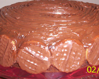 Bolo com recheio de chocolate branco