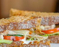 Sanduíche natural de frango com creme de ricota: o lanche perfeito para os blocos de Carnaval que não estraga no calor