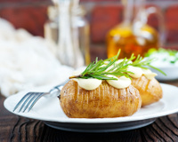 Como cozinhar batata no micro-ondas: aprenda com o TudoGostoso