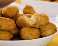 Vai fritar bolinho de bacalhau na Páscoa e está com medo do cheiro de fritura? Veja como acabar com o problema com um truque rápido