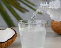 Analisando a água de coco: aprendi como escolher a melhor opção para comprar no supermercado (e não é a que você pensa)