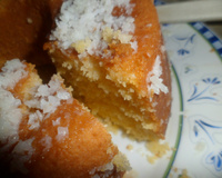 Bolo cremoso de milho e parmesão