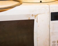 Quais são os reais perigos de um micro-ondas enferrujado e quando trocar o aparelho