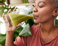 Suco hidratante de 3 ingredientes para começar o dia bem: fortalece sistema imune, melhora a digestão e regula a pressão