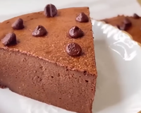 Adeus açúcar e farinha! Estou viciada nesse bolo de chocolate tão cremoso que desfaz na boca a cada colherada