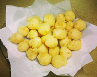 Bolinhas de queijo fritas