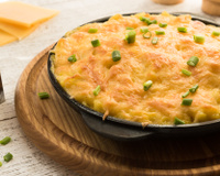 Mac and cheese gratinado: aprenda a fazer a versão queijuda e cremosa que te leva ao paraíso em uma só garfada