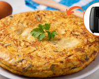 Quando estou atrasada faço essa omelete low carb na airfryer para o café da manhã: fácil de fazer e muito cremosa