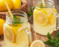 6 ingredientes para adicionar à sua limonada e obter uma bebida refrescante com o dobro dos benefícios