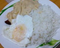 Bife acebolado com molho de maionese