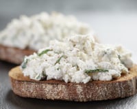 Como fazer ricota caseira temperada: aprenda com o TudoGostoso