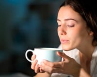 Só leva 2 minutos: a bebida noturna e o ritual de 3 etapas que um médico recomenda para dormir melhor e acordar mais disposto