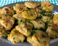 Bolinhos de banana da terra com queijo e assados do Lúcio Cezar