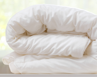 Tirei o edredom do armário e ele estava com cheiro estranho: veja o que resolveu