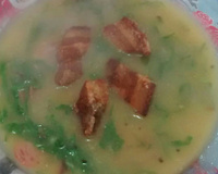 Caldo verde de mandioca