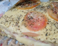 Torta de pão de forma com queijo e presunto