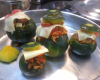 Abobrinha recheada com frango