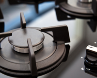 Trocar o fogão não precisa ser caro: 3 modelos quatro bocas por menos de R$ 1.000