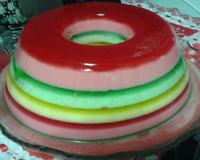 Gelatinas coloridas em camadas