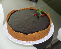 Torta de cream cheese com geleia de jabuticaba