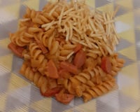 Macarrão com salsicha delícia