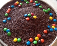 Bolo de chocolate fofinho com cobertura de brigadeiro