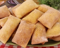 Nem bolinho de chuva, nem pão: a receita econômica que salva o café quando a dispensa tá vazia