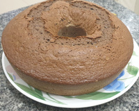 Bolo de chocolate e calda de chocolate