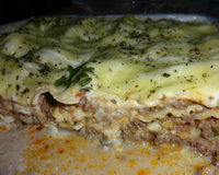 Lasanha à bolonhesa com molho branco