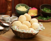 Pão de queijo recheado