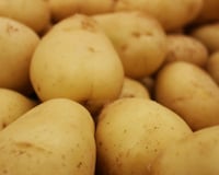 Se quiser manter suas batatas em boas condições, guarde-as sempre perto desta fruta