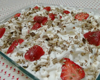 Torta de bis com morangos