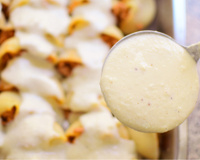 Sempre faço essa receita de molho branco simples com creme de leite e dá um toque extra em qualquer comida