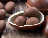 Kinder ovo caseiro grande com mini ovos dentro